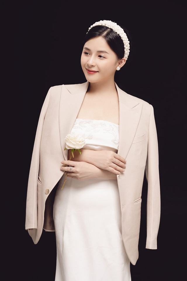 Hot girl xuất hiện táo bạo trên sóng livestream bất ngờ lên xe hoa với trai trẻ kém tuổi - 8 Hot girl xuất hiện táo bạo trên sóng livestream bất ngờ lên xe hoa với trai trẻ kém tuổi - 8
