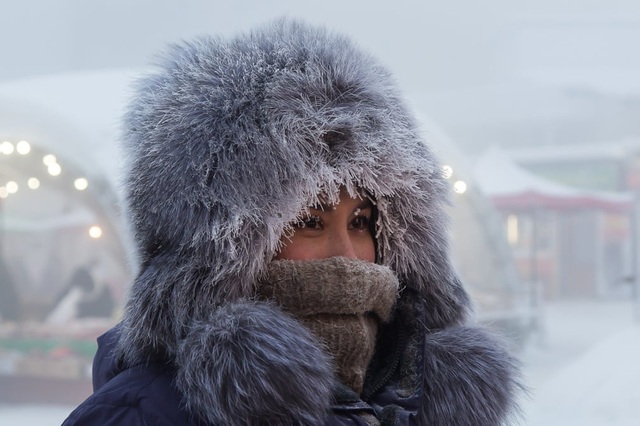 Lông mi và tóc đóng băng khi đi ngoài trời ở thành phố lạnh nhất thế giới - 3