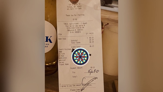 Khách hàng hào phóng chi 5.600 USD tiền boa cho nhân viên nhà hàng - 1 Khách hàng hào phóng chi 5.600 USD tiền boa cho nhân viên nhà hàng - 1
