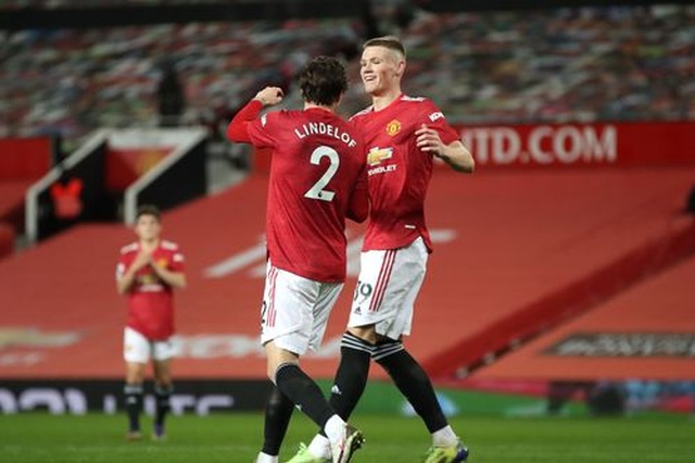 Man Utd 6-2 Leeds: Mưa bàn thắng ở Old Trafford - 14 Man Utd 6-2 Leeds: Mưa bàn thắng ở Old Trafford - 14