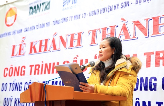 Khánh thành cầu Dân trí: Hết cảnh người dân đánh đu với tử thần qua suối - 3 Khánh thành cầu Dân trí: Hết cảnh người dân đánh đu với tử thần qua suối - 3
