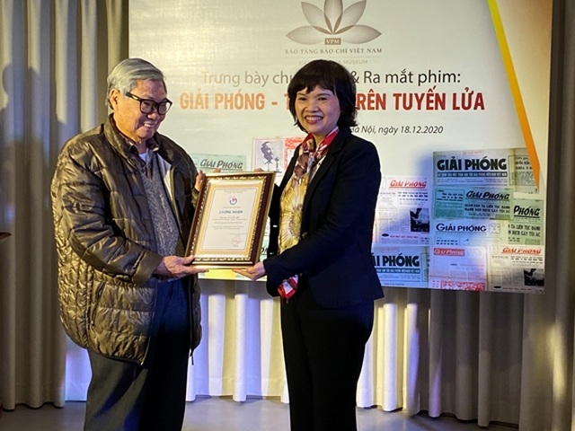 Trưng bày và ra mắt bộ phim tư liệu Giải phóng - tờ báo trên tuyến lửa - 2 Trưng bày và ra mắt bộ phim tư liệu Giải phóng - tờ báo trên tuyến lửa - 2