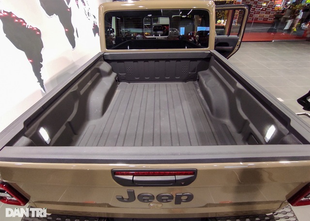 Bên trong Jeep Gladiator -  xe bán tải đầu tiên có mui trần - 5