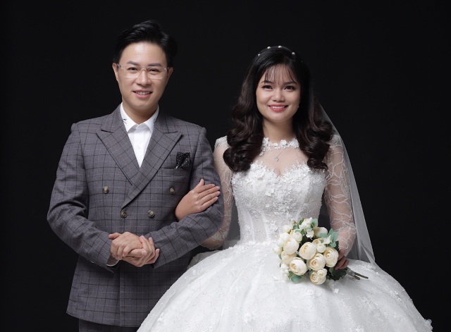 MC Lê Anh bất ngờ kết hôn với giảng viên đại học kém 10 tuổi - 1