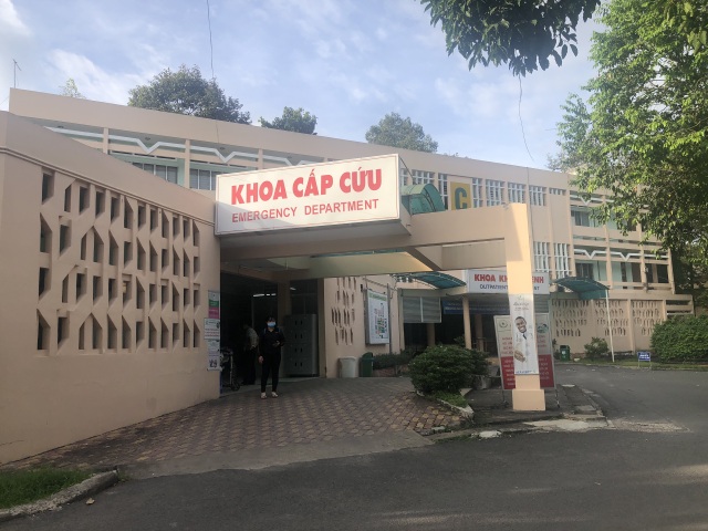 Cha ép con 3 tuổi uống thuốc lạ, livestream facebook xong đưa đi cấp cứu - 2 Cha ép con 3 tuổi uống thuốc lạ, livestream facebook xong đưa đi cấp cứu - 2