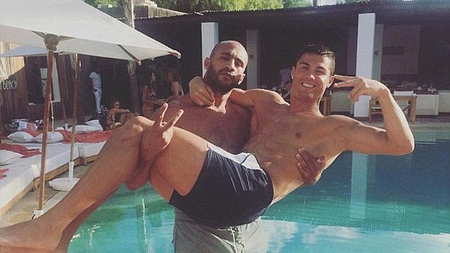 Bạn thân của C.Ronaldo bị hạ knock-out trong ngày tái xuất - 2 Bạn thân của C.Ronaldo bị hạ knock-out trong ngày tái xuất - 2