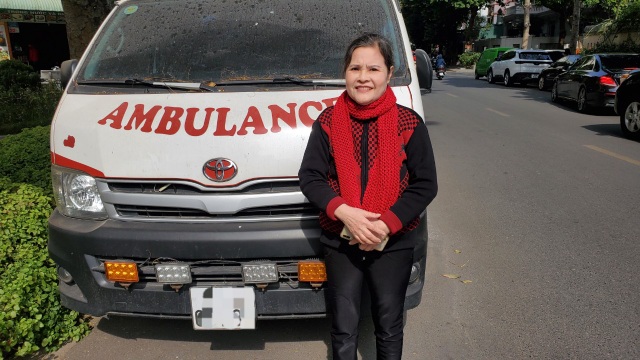 Người phụ nữ bán đất mua xe đưa đón miễn phí cho bệnh nhân nghèo