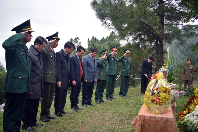 Dâng hương Đại tướng Võ Nguyên Giáp nhân ngày thành lập Quân đội nhân dân - 1 Dâng hương Đại tướng Võ Nguyên Giáp nhân ngày thành lập Quân đội nhân dân - 1