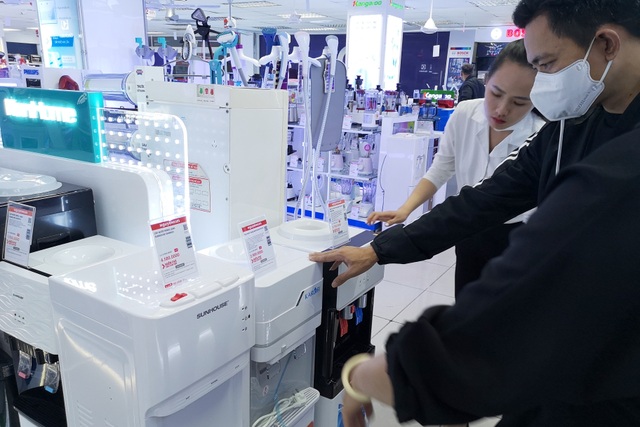 Siêu thị điện máy xả kho, tưng bừng giảm giá hút khách dịp cuối năm - 2 Siêu thị điện máy xả kho, tưng bừng giảm giá hút khách dịp cuối năm - 2