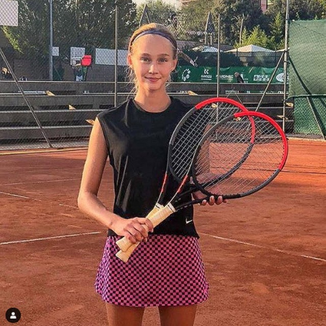 Xuất hiện bản sao xinh đẹp tuyệt trần của Maria Sharapova - 4