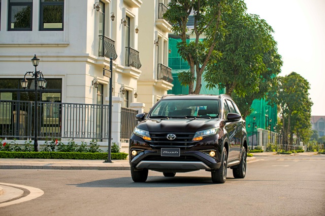 Tiết kiệm tới 50 triệu, Toyota Rush hút khách dịp cuối năm - 2 Tiết kiệm tới 50 triệu, Toyota Rush hút khách dịp cuối năm - 2