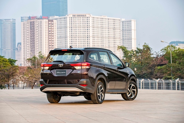 Tiết kiệm tới 50 triệu, Toyota Rush hút khách dịp cuối năm - 3 Tiết kiệm tới 50 triệu, Toyota Rush hút khách dịp cuối năm - 3