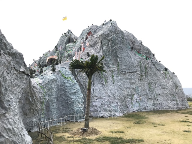 Ngắm hang đá Noel khủng ở Nghệ An được làm từ hàng nghìn cây tre - 2