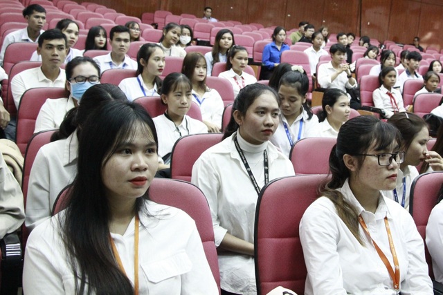 155 học sinh, sinh viên các dân tộc tại Đắk Lắk nhận học bổng Vừ A Dính - 2 155 học sinh, sinh viên các dân tộc tại Đắk Lắk nhận học bổng Vừ A Dính - 2