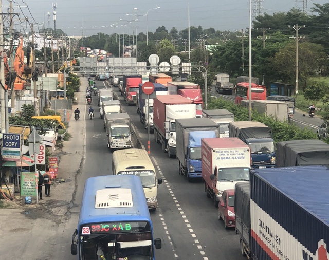 Phi xe máy vào làn ô tô, nam thanh niên bị xe tải cán chết thảm - 5 Phi xe máy vào làn ô tô, nam thanh niên bị xe tải cán chết thảm - 5