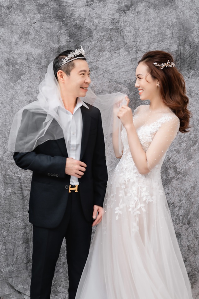 Bà xã kém 15 tuổi đã đốn hạ trái tim Công Lý như thế nào? - 3 Bà xã kém 15 tuổi đã đốn hạ trái tim Công Lý như thế nào? - 3