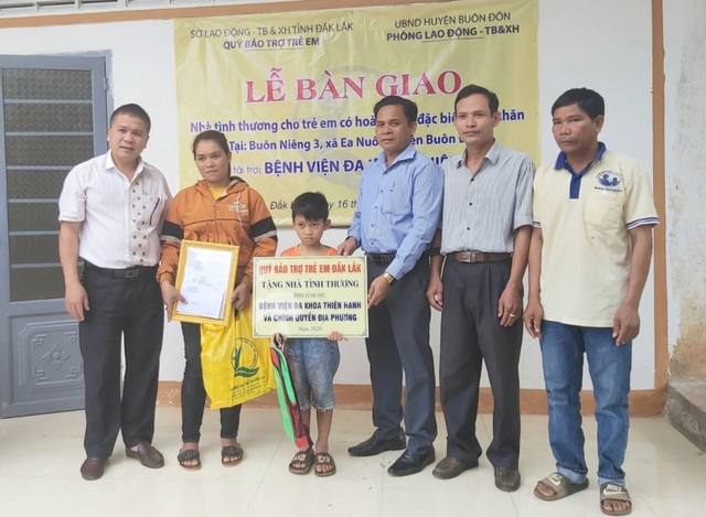 Quỹ bảo trợ trẻ em Đắk Lắk trao tặng nhà cho trẻ mồ côi khó khăn - 1