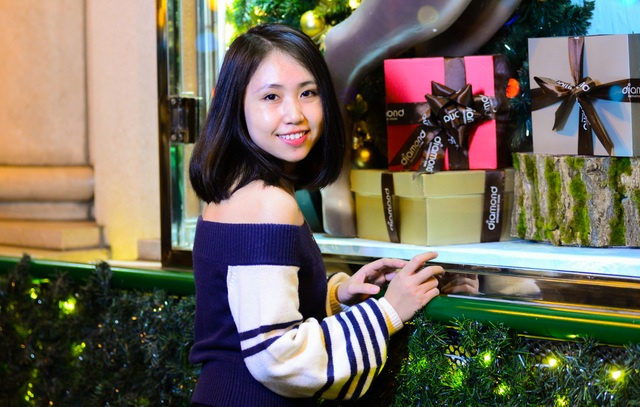 Giới trẻ Sài Gòn chơi Noel.jpg Giới trẻ Sài Gòn chơi Noel.jpg