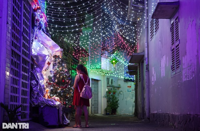 Những con hẻm lung linh ánh đèn đón mùa Noel khác biệt - 6 Những con hẻm lung linh ánh đèn đón mùa Noel khác biệt - 6