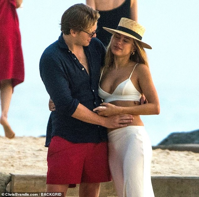 Kimberley Garner đón Giáng sinh ở biển - 6 Kimberley Garner đón Giáng sinh ở biển - 6