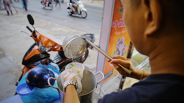 Bỏ việc lương ngàn đô mở quán gỏi ốc, cặp đôi thu trăm triệu đồng mỗi tháng - 10 Bỏ việc lương ngàn đô mở quán gỏi ốc, cặp đôi thu trăm triệu đồng mỗi tháng - 10