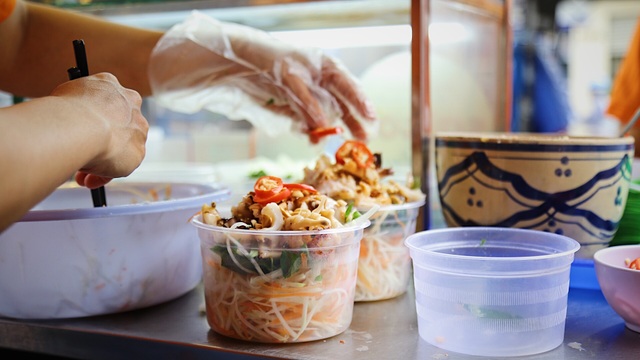 Bỏ việc lương ngàn đô mở quán gỏi ốc, cặp đôi thu trăm triệu đồng mỗi tháng - 5 Bỏ việc lương ngàn đô mở quán gỏi ốc, cặp đôi thu trăm triệu đồng mỗi tháng - 5