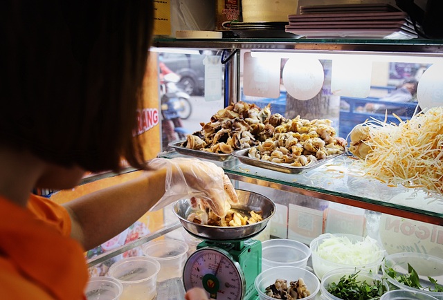 Bỏ việc lương ngàn đô mở quán gỏi ốc, cặp đôi thu trăm triệu đồng mỗi tháng - 7 Bỏ việc lương ngàn đô mở quán gỏi ốc, cặp đôi thu trăm triệu đồng mỗi tháng - 7