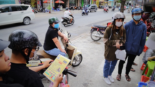 Bỏ việc lương ngàn đô mở quán gỏi ốc, cặp đôi thu trăm triệu đồng mỗi tháng - 8 Bỏ việc lương ngàn đô mở quán gỏi ốc, cặp đôi thu trăm triệu đồng mỗi tháng - 8