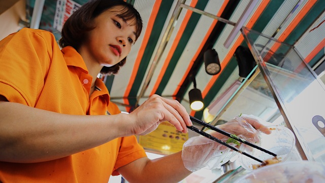 Bỏ việc lương ngàn đô mở quán gỏi ốc, cặp đôi thu trăm triệu đồng mỗi tháng - 9 Bỏ việc lương ngàn đô mở quán gỏi ốc, cặp đôi thu trăm triệu đồng mỗi tháng - 9
