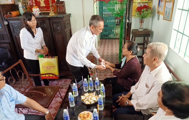 Bạc Liêu: Chi trả kịp thời chế độ cho hàng ngàn người có công cách mạng - 1 Bạc Liêu: Chi trả kịp thời chế độ cho hàng ngàn người có công cách mạng - 1