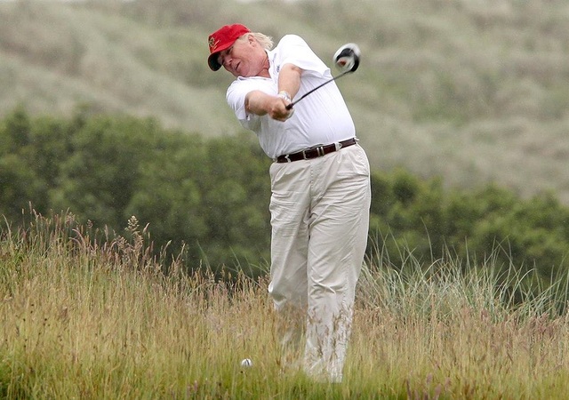 Ông Trump đi chơi golf sau tuyên bố làm việc không mệt mỏi