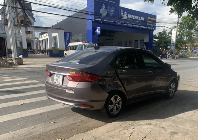 Giám đốc trung tâm dạy lái xe bị... tước bằng lái - 1 Giám đốc trung tâm dạy lái xe bị... tước bằng lái - 1
