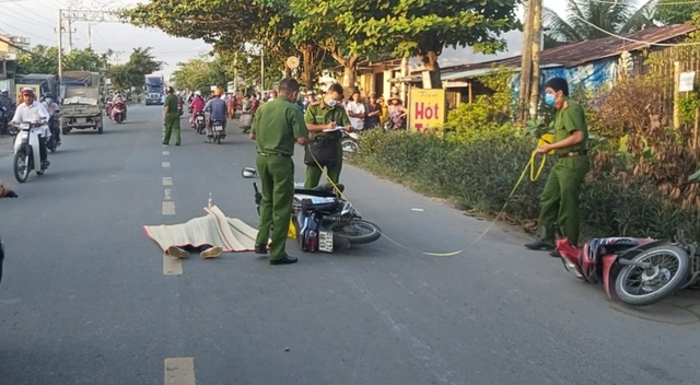 Sau va chạm với xe máy, nữ công nhân ngã xuống đường, bị ô tô cán tử vong - 1 Sau va chạm với xe máy, nữ công nhân ngã xuống đường, bị ô tô cán tử vong - 1