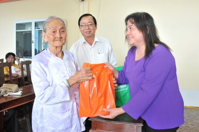 Mang Xuân yêu thương đến với gia đình chính sách còn khó khăn tại Cần Thơ - 5 Mang Xuân yêu thương đến với gia đình chính sách còn khó khăn tại Cần Thơ - 5