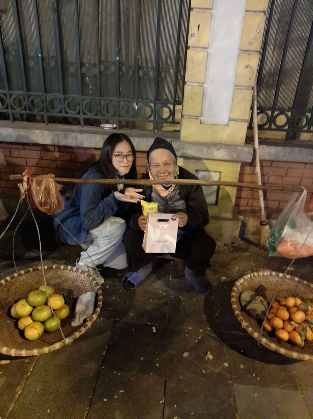 Ấm áp món quà Giáng sinh cho người có hoàn cảnh khó khăn của nhóm bạn trẻ Hà Nội - 1 Ấm áp món quà Giáng sinh cho người có hoàn cảnh khó khăn của nhóm bạn trẻ Hà Nội - 1