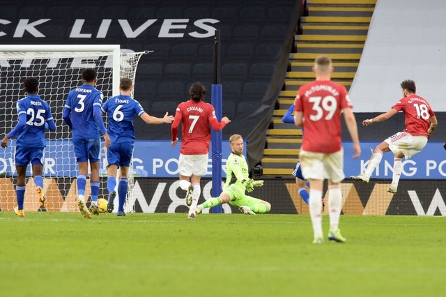 Hàng thủ lỏng lẻo, Man Utd tuột chiến thắng trước Leicester - 15