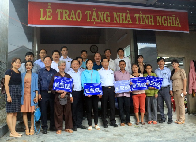 Phú Yên: Xóa gần 10.000 nhà tạm cho người nghèo - 1 Phú Yên: Xóa gần 10.000 nhà tạm cho người nghèo - 1