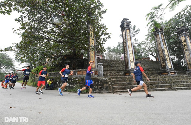 Ông Đoàn Ngọc Hải chinh phục đường chạy 42km tại Huế - 13 Ông Đoàn Ngọc Hải chinh phục đường chạy 42km tại Huế - 13