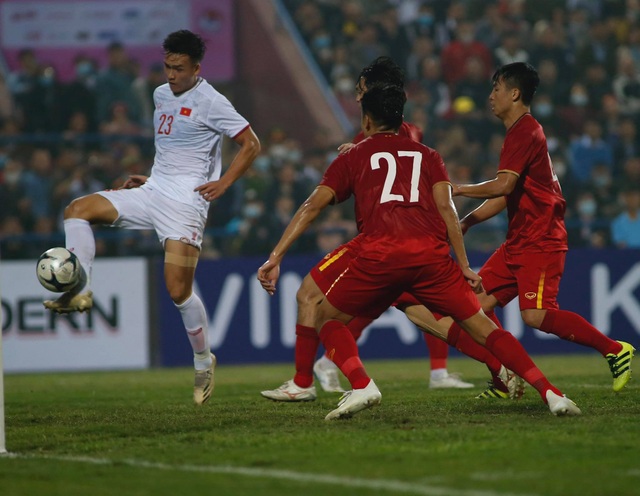 Đội tuyển Việt Nam 2-2 U22 Việt Nam: Dấu ấn lớn của Quang Hải - 15