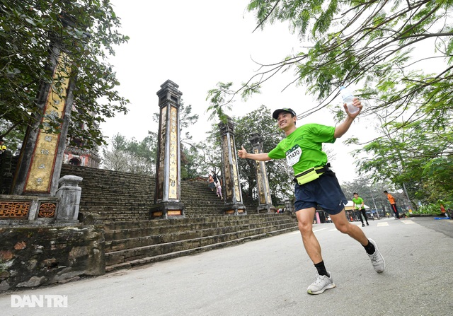 Ông Đoàn Ngọc Hải chinh phục đường chạy 42km tại Huế - 12 Ông Đoàn Ngọc Hải chinh phục đường chạy 42km tại Huế - 12