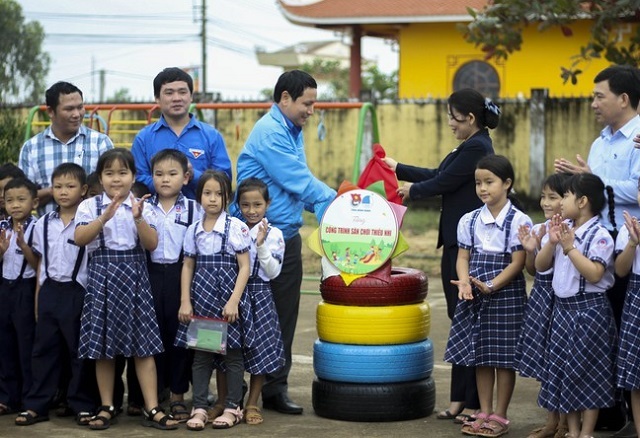 Tuổi trẻ Bình Định mở đợt cao điểm 90 ngày thi đua làm nghìn việc tốt - 4 Tuổi trẻ Bình Định mở đợt cao điểm 90 ngày thi đua làm nghìn việc tốt - 4