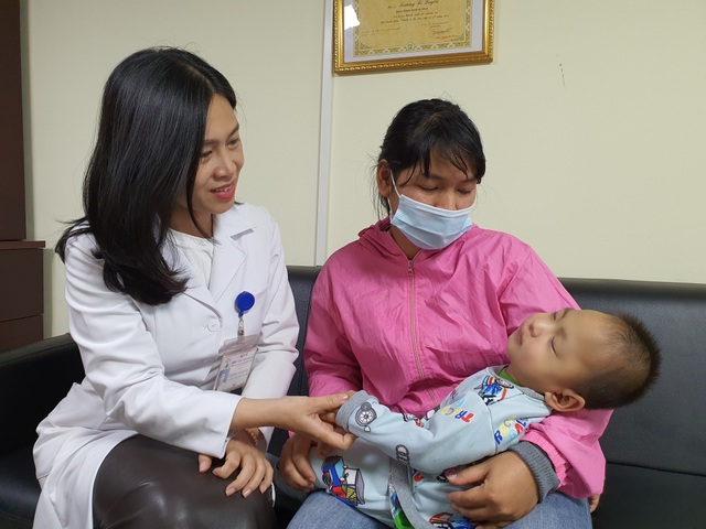 Bé trai 19 tháng tuổi ở Quảng Trị cơ thể mềm oặt, đã biết nô đùa với mẹ - 2 Bé trai 19 tháng tuổi ở Quảng Trị cơ thể mềm oặt, đã biết nô đùa với mẹ - 2