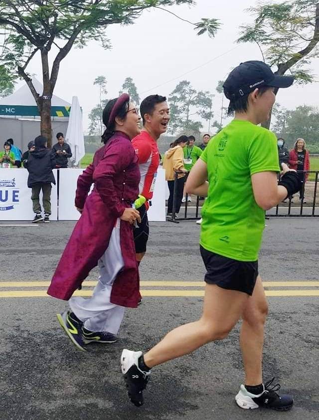 Ông Đoàn Ngọc Hải chinh phục đường chạy 42km tại Huế - 6 Ông Đoàn Ngọc Hải chinh phục đường chạy 42km tại Huế - 6