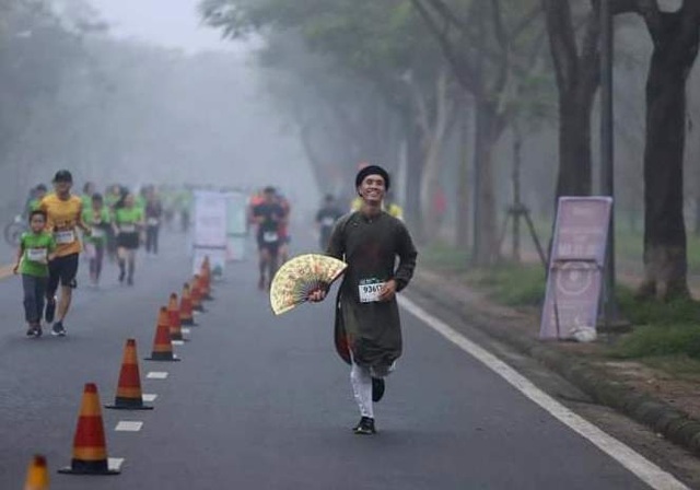 Ông Đoàn Ngọc Hải chinh phục đường chạy 42km tại Huế - 8 Ông Đoàn Ngọc Hải chinh phục đường chạy 42km tại Huế - 8