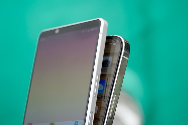 Sony Xperia 1 II đọ dáng iPhone 12 Pro Max: 30 triệu chọn smartphone nào? - 4