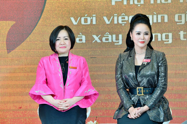 Bà trùm Trang Lê và Bùi Thanh Hương trên ghế nóng tọa đàm phụ nữ hiện đại - 2 Bà trùm Trang Lê và Bùi Thanh Hương trên ghế nóng tọa đàm phụ nữ hiện đại - 2