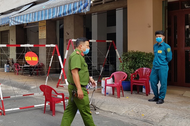Hiểm họa từ những người nhập cảnh mắc Covid-19 cố tình lẩn trốn - 3 Hiểm họa từ những người nhập cảnh mắc Covid-19 cố tình lẩn trốn - 3