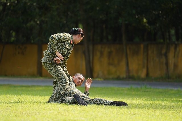 Đang dẫn đầu trong Sao nhập ngũ thì Nam Thư chấn thương - 4 Đang dẫn đầu trong Sao nhập ngũ thì Nam Thư chấn thương - 4
