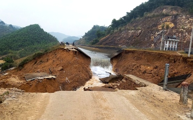 Vỡ kênh Bắc Sông Chu - Nam Sông Mã - 2 Vỡ kênh Bắc Sông Chu - Nam Sông Mã - 2