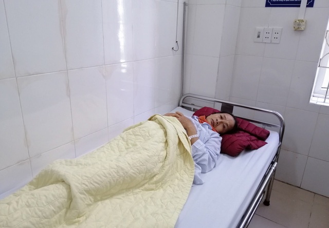Bạn đọc hỗ trợ, nữ sinh Đại học Y tức tốc đưa mẹ ra Hà Nội nhập viện - 3 Bạn đọc hỗ trợ, nữ sinh Đại học Y tức tốc đưa mẹ ra Hà Nội nhập viện - 3